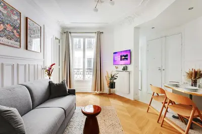 Télévision ou salle de divertissement dans l'établissement Cosy apartment - 1BR-4P - Jardin du Luxembourg