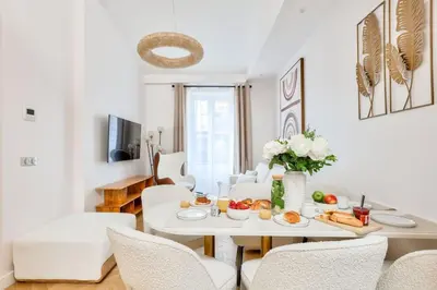 Télévision ou salle de divertissement dans l'établissement Luxurious Family Flat - Le Marais - With AC