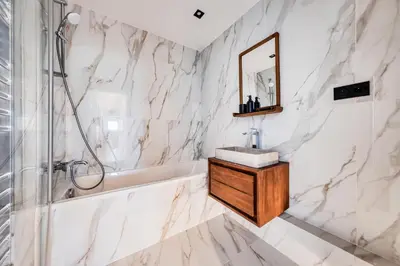 Salle de bains dans l'établissement Appartement Luxe 3 Chambres Lits Doubles 6 Personnes - Proche Paris 16, Parc des Princes, Roland-Garros