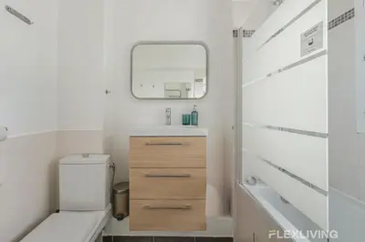 Salle de bains dans l'établissement Flexliving - room - Losserand