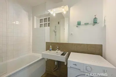 Salle de bains dans l'établissement Flexliving - Room - Friant