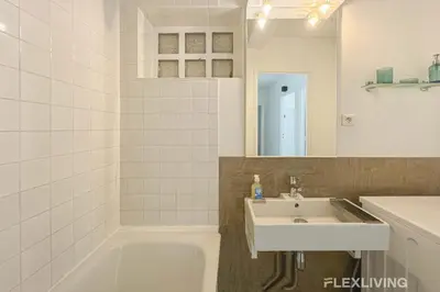 Salle de bains dans l'établissement Flexliving - room - Friant