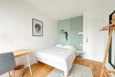 Un ou plusieurs lits dans un hébergement de l'établissement Flexliving - room - Hillairet