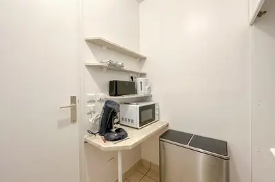 Cuisine ou kitchenette dans l'établissement Flexliving - room - Hillairet
