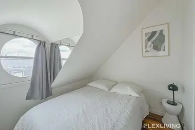 Un ou plusieurs lits dans un hébergement de l'établissement Flexliving - Onebedroom - Malesherbes - Eiffel Tower view