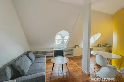 Coin salon dans l'établissement Flexliving - Onebedroom - Malesherbes - Eiffel Tower view