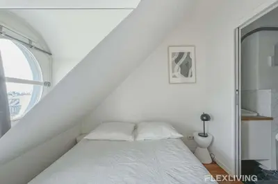 Un ou plusieurs lits dans un hébergement de l'établissement Flexliving - Onebedroom - Malesherbes - Eiffel Tower view
