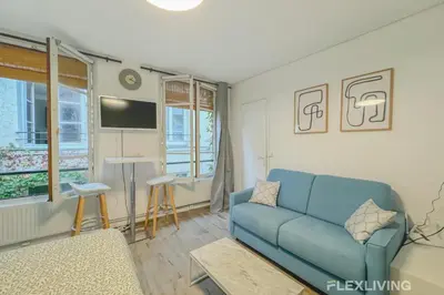 Télévision ou salle de divertissement dans l'établissement Flexliving - Studio - Jarente