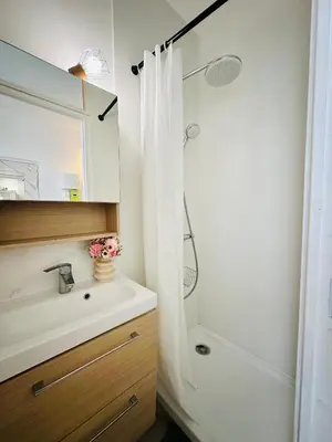 Salle de bains dans l'établissement Flat 800m to Champs de Mars