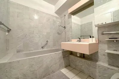 Salle de bains dans l'établissement Flexliving - room - Hillairet
