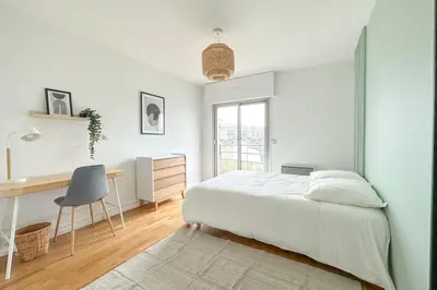Un ou plusieurs lits dans un hébergement de l'établissement Flexliving - room - HIllairet
