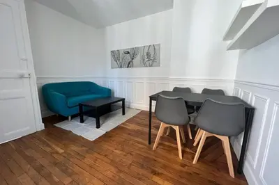 Coin salon dans l'établissement Flexliving - room - Jonquoy
