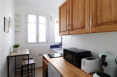 Cuisine ou kitchenette dans l'établissement Flexliving - whole apartment - Essai