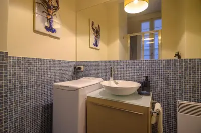 Salle de bains dans l'établissement Le Marais Moderne