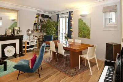 Coin salon dans l'établissement Chic Saint Germain Apartment