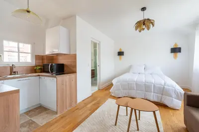 Cuisine ou kitchenette dans l'établissement Appartement 75017 proche Champs Elysées