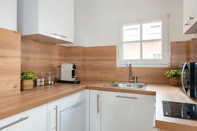 Cuisine ou kitchenette dans l'établissement Appartement 75017 proche Champs Elysées