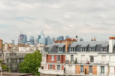 Vue générale sur Paris ou vue de la ville depuis l'appartement