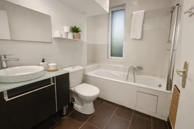 Salle de bains dans l'établissement Sublime appartement a Montmartre