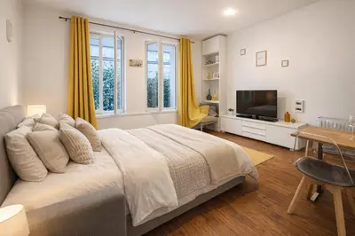 Télévision ou salle de divertissement dans l'établissement Sublime appartement a Montmartre