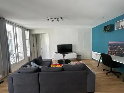 Télévision ou salle de divertissement dans l'établissement Saint-Honore - Luxury apartment 1 BR