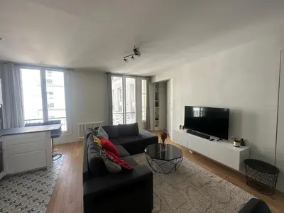 Télévision ou salle de divertissement dans l'établissement Saint-Honore - Luxury apartment 1 BR