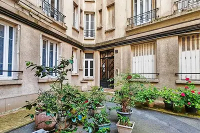 Jardin de l'établissement Charmant Appartement près de Montmartre