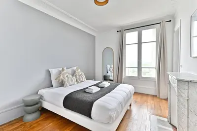 Un ou plusieurs lits dans un hébergement de l'établissement Appartement Vue panoramique sur la capitale