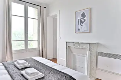 Un ou plusieurs lits dans un hébergement de l'établissement Appartement Vue panoramique sur la capitale