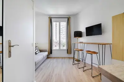 Télévision ou salle de divertissement dans l'établissement Pleasant Studio - 2P - Gateway to Paris-Malakoff