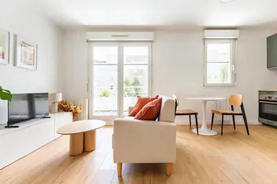 Coin salon dans l'établissement Appartement cosy avec terrasse proche de Paris