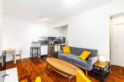 Cuisine ou kitchenette dans l'établissement GuestReady - Appartement Confortable dans le 10e.