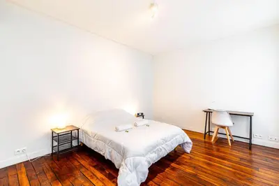 Un ou plusieurs lits dans un hébergement de l'établissement GuestReady - Appartement Confortable dans le 10e.