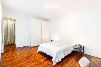 Un ou plusieurs lits dans un hébergement de l'établissement GuestReady - Appartement Confortable dans le 10e.