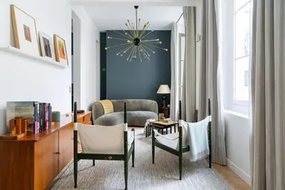 Coin salon dans l'établissement Stylish Flat Close to Louvre & Palais-Royal