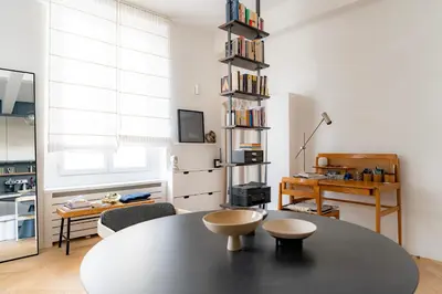 Cuisine ou kitchenette dans l'établissement Stylish Flat Close to Louvre & Palais-Royal