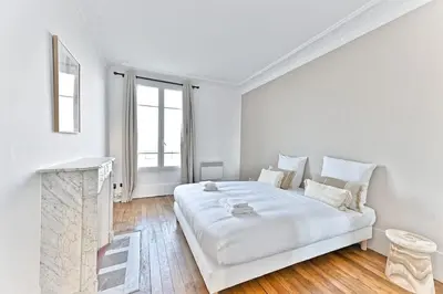 Un ou plusieurs lits dans un hébergement de l'établissement Appartement Cosy Vue sur Paris Bois de Boulogne