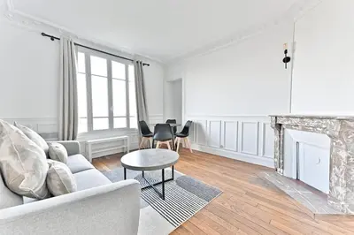 Coin salon dans l'établissement Appartement Cosy Vue sur Paris Bois de Boulogne