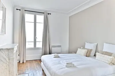 Un ou plusieurs lits dans un hébergement de l'établissement Appartement Cosy Vue sur Paris Bois de Boulogne