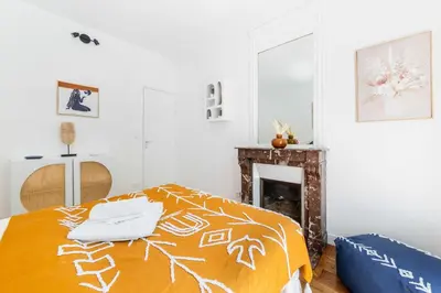 Un ou plusieurs lits dans un hébergement de l'établissement 2 pieces refait neuf metro Jaures - paris 19 - 4P - FLAT-GUEST