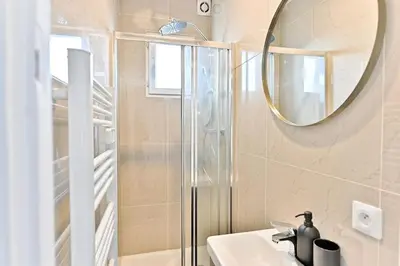 Salle de bains dans l'établissement Appartement Vue sur Tour effeil Defense