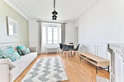 Coin salon dans l'établissement Appartement Vue sur Tour effeil Defense