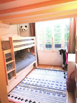 Un ou plusieurs lits dans un hébergement de l'établissement Beautiful quiet family loft Paris