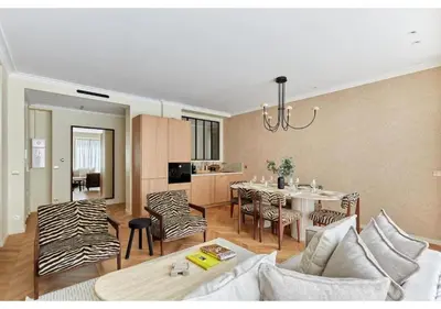 Télévision ou salle de divertissement dans l'établissement Incredible AC Apartment 3 bedrooms Center of Paris by Studio Prestige