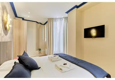 Un ou plusieurs lits dans un hébergement de l'établissement Incredible AC Apartment 3 bedrooms Center of Paris by Studio Prestige