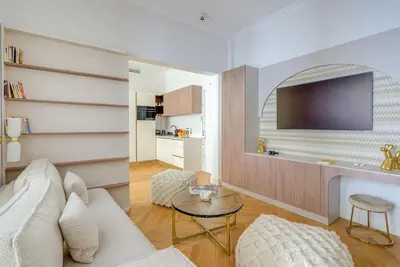 Télévision ou salle de divertissement dans l'établissement Luxurious Apartment - Champs Elysées - With AC