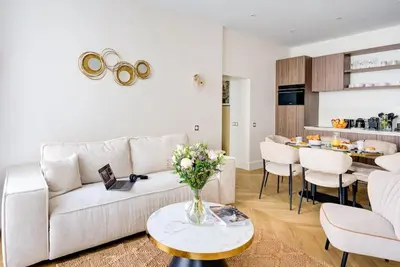 Cuisine ou kitchenette dans l'établissement Stunning Family Flat - Grands Boulevards - with AC
