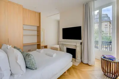 Télévision ou salle de divertissement dans l'établissement Elegant family apartment - REX - With AC