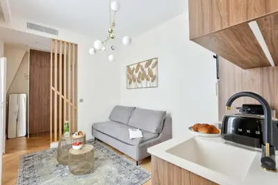 Cuisine ou kitchenette dans l'établissement Luxurious & Peaceful - Near Le Marais - with AC