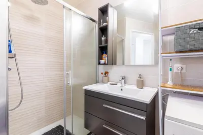 Salle de bains dans l'établissement GuestReady - Séjour Moderne à Issy-les-Moulineaux